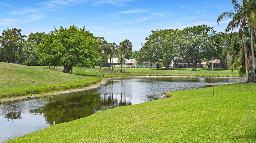 Stunning fully renovated 5-bedroom, 3-bathroom home in the - photo 52