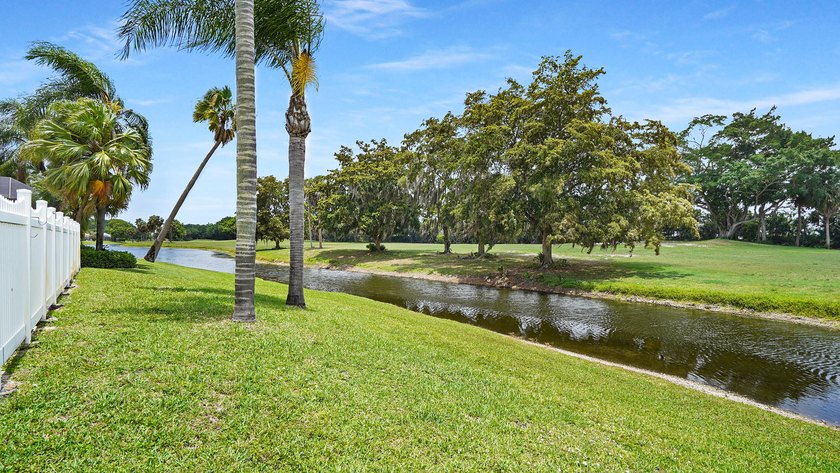 Stunning fully renovated 5-bedroom, 3-bathroom home in the - photo 54