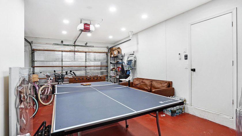 Stunning fully renovated 5-bedroom, 3-bathroom home in the - photo 55