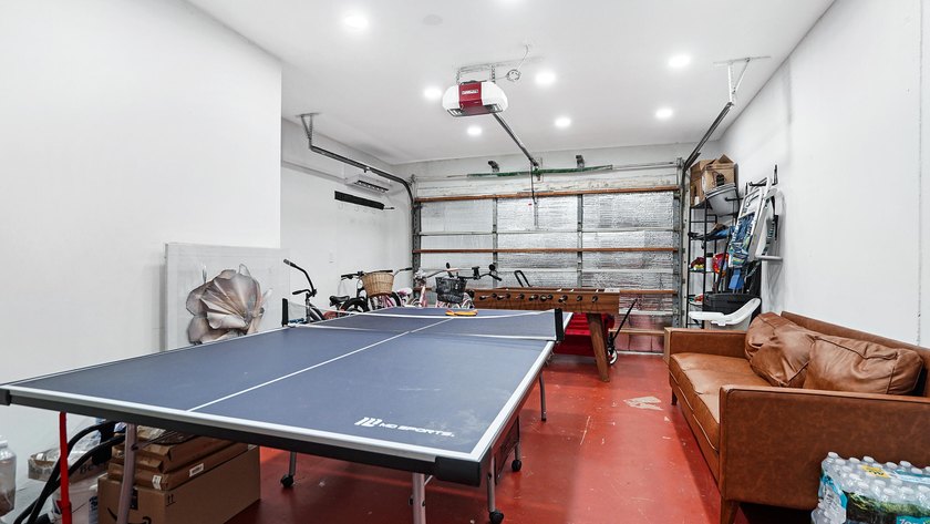 Stunning fully renovated 5-bedroom, 3-bathroom home in the - photo 56