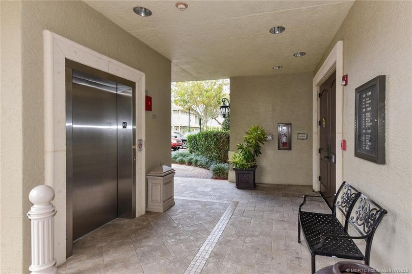 Gorgeous 2 BR, 2 BA condo boasts sophistication and luxury - photo 2