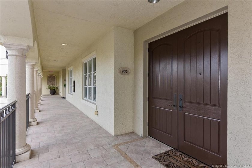 Gorgeous 2 BR, 2 BA condo boasts sophistication and luxury - photo 3