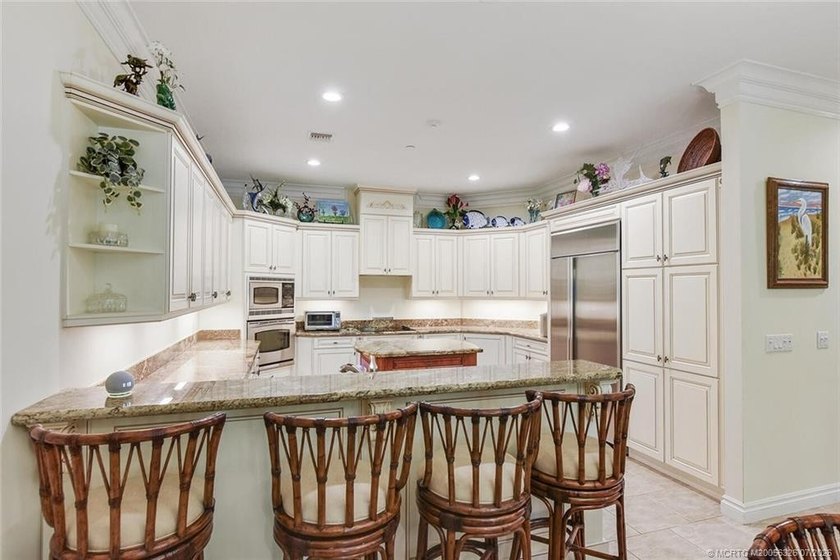 Gorgeous 2 BR, 2 BA condo boasts sophistication and luxury - photo 10
