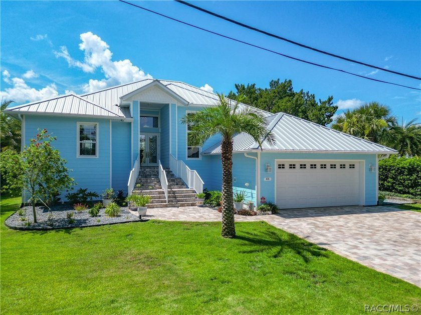 Welcome to waterfront living on one of Crystal River's most - photo 2