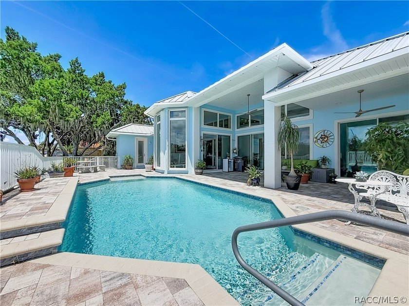 Welcome to waterfront living on one of Crystal River's most - photo 5