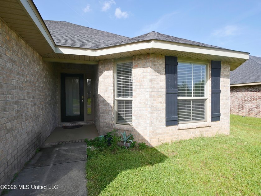 This beautifully maintained all-brick home, built just six years - photo 5