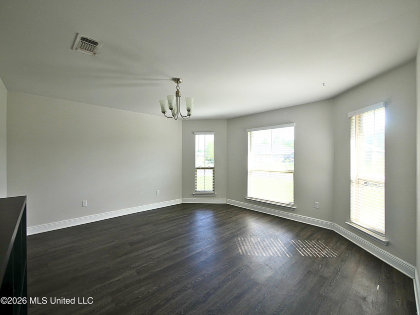 This beautifully maintained all-brick home, built just six years - photo 9