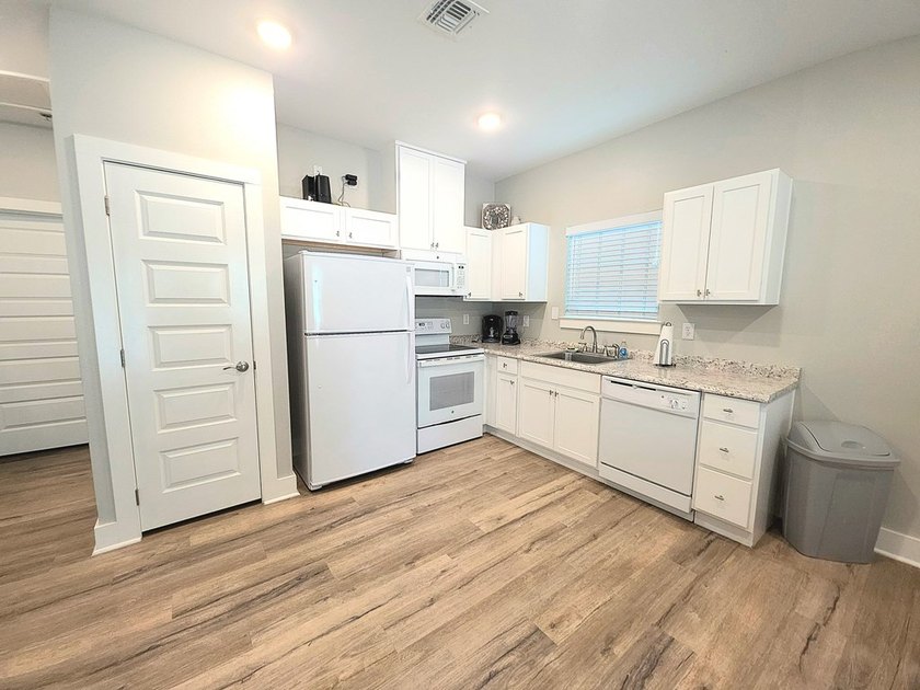 Your coastal escape awaits at 121 Oasis Circle! This charming 1 - photo 11