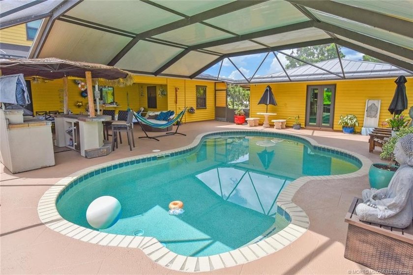 Location! Location! Location! Fantastic Opportunity To Live In - photo 3