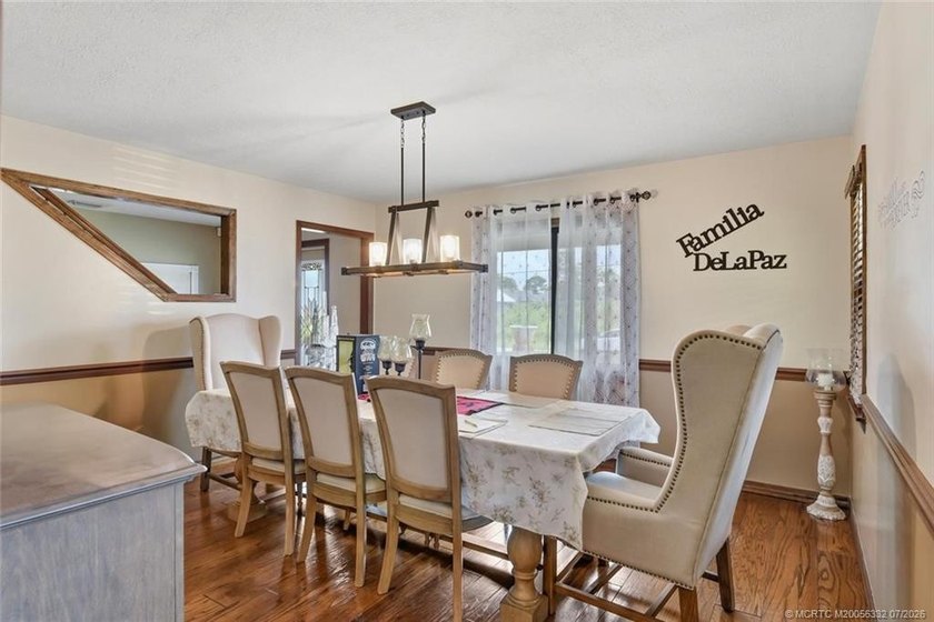 Location! Location! Location! Fantastic Opportunity To Live In - photo 8