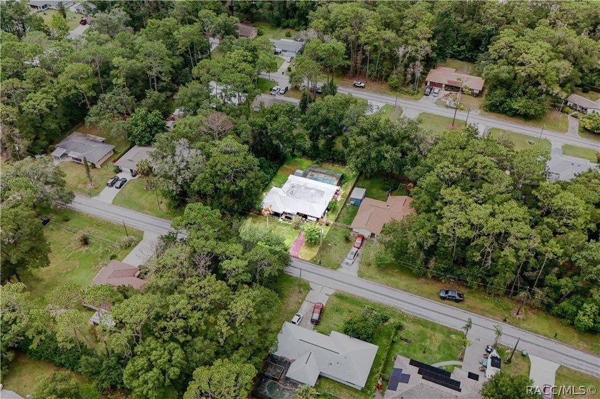 Beautifully maintained 4-bedroom, 2-bath pool home in the - photo 4