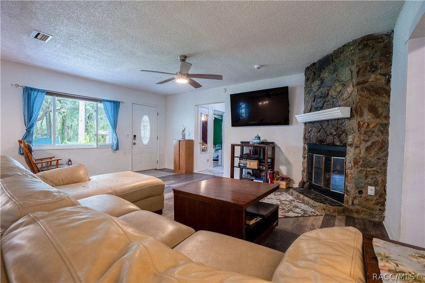 Beautifully maintained 4-bedroom, 2-bath pool home in the - photo 7