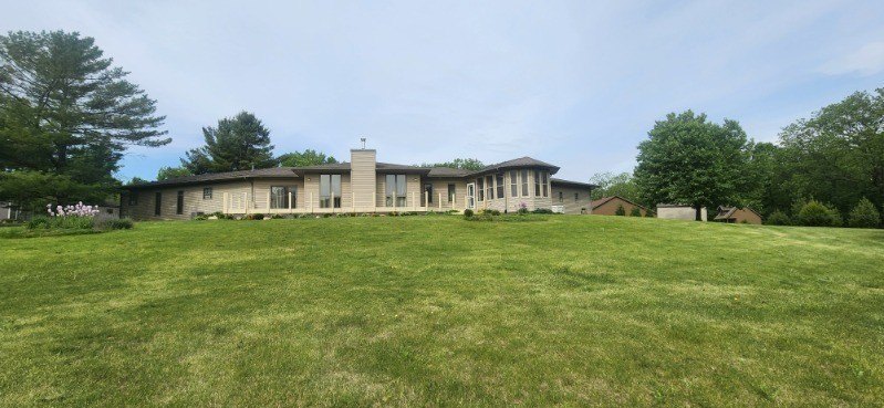 Beautiful 3-bedroom home featuring 2 ensuite bathrooms and a - photo 5