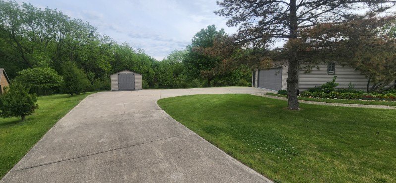 Beautiful 3-bedroom home featuring 2 ensuite bathrooms and a - photo 10