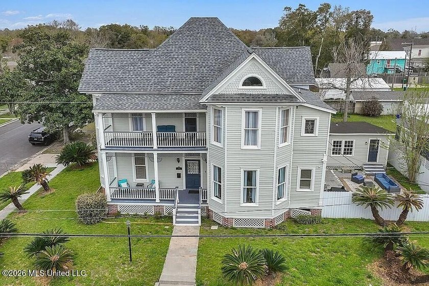 Experience the perfect blend of timeless Victorian elegance and - photo 3