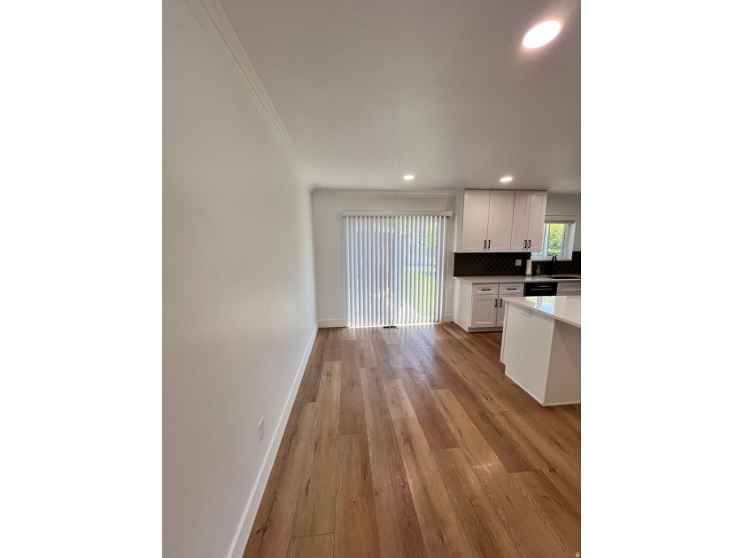 Newly remodeled home in a wonderful neighborhood. Beautiful yard - photo 8