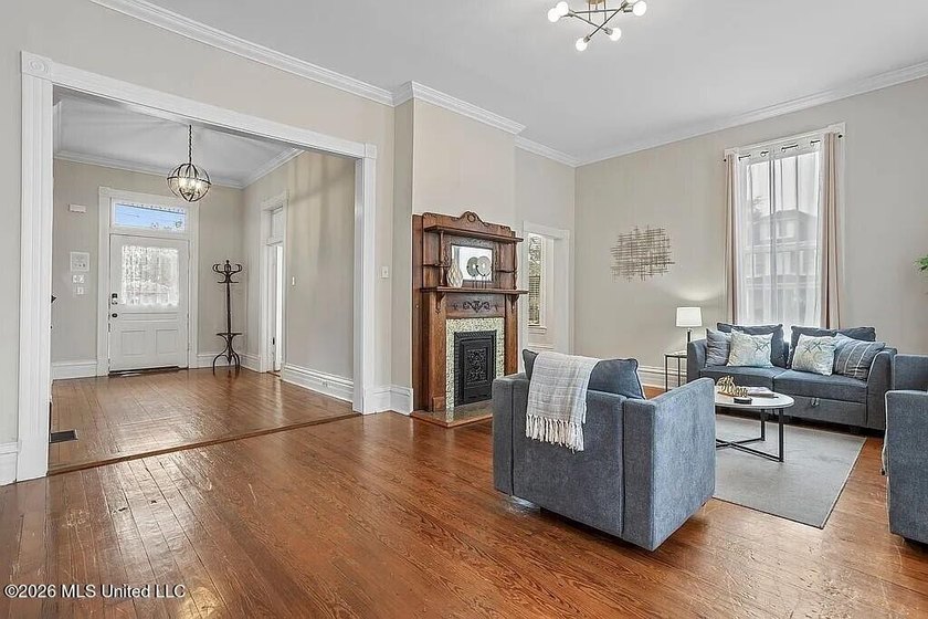 Experience the perfect blend of timeless Victorian elegance and - photo 9
