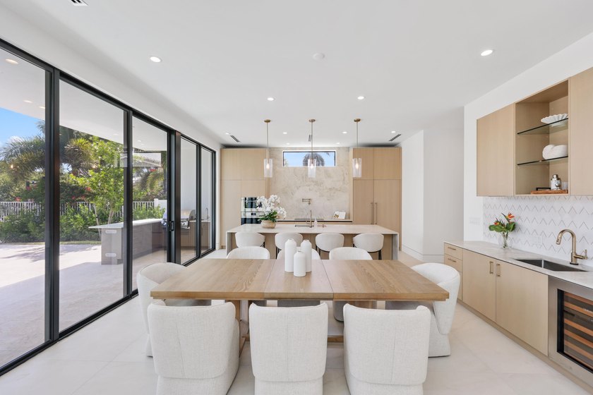 Brand-new modern waterfront estate offering the ultimate South - photo 12