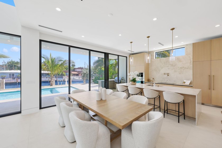 Brand-new modern waterfront estate offering the ultimate South - photo 14