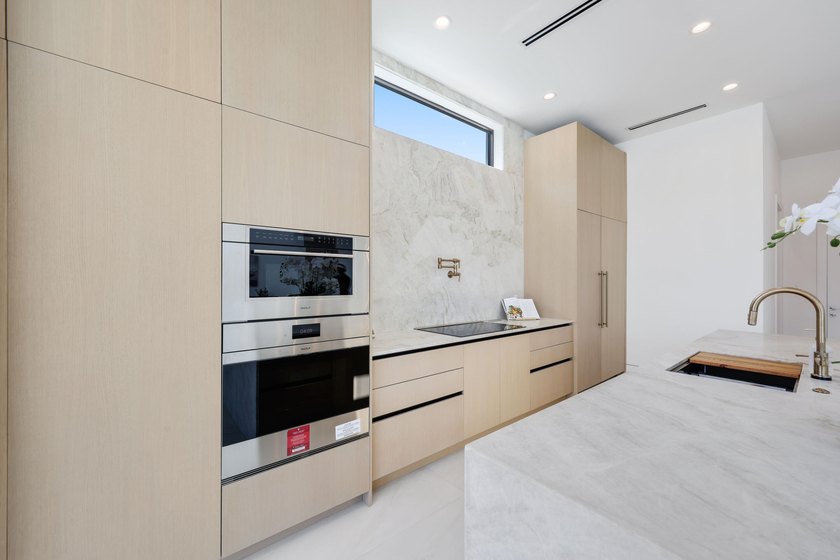 Brand-new modern waterfront estate offering the ultimate South - photo 15