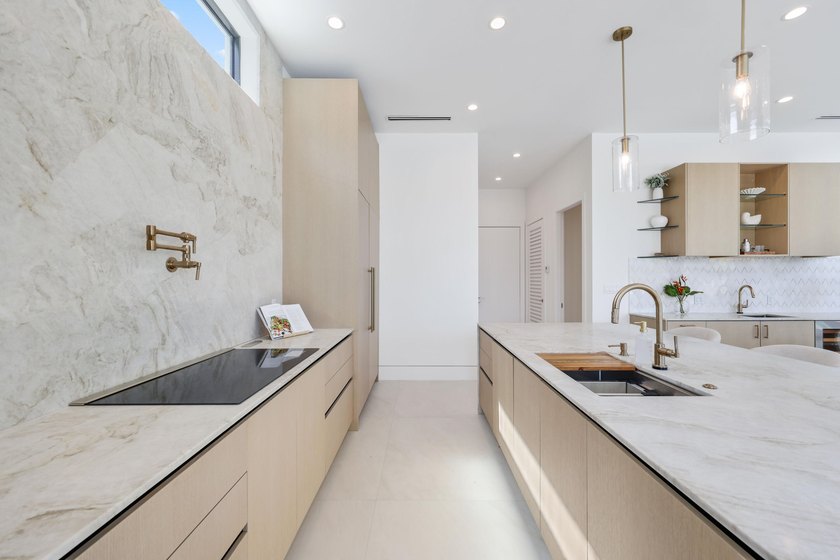 Brand-new modern waterfront estate offering the ultimate South - photo 16