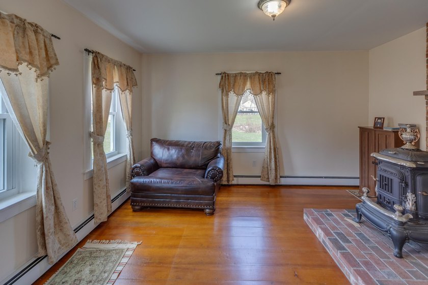 The Circle House - Plymouth, NH! Historic 1850s brick farmhouse - photo 17