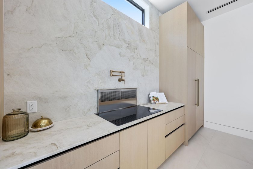 Brand-new modern waterfront estate offering the ultimate South - photo 17