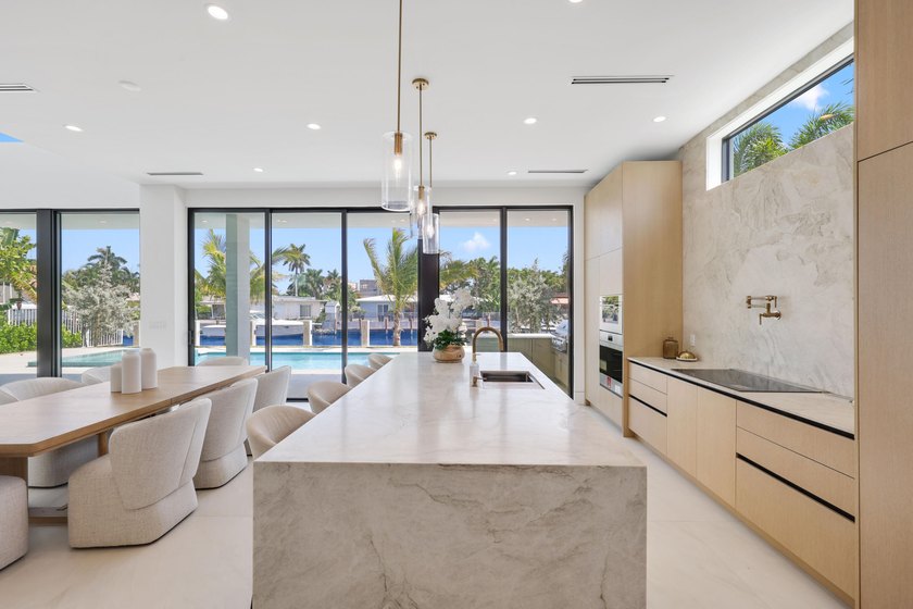 Brand-new modern waterfront estate offering the ultimate South - photo 18