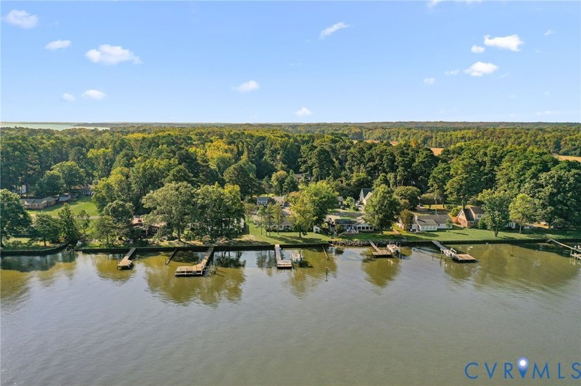 Water Access/Water View Brick Rancher in the well-established - photo 20