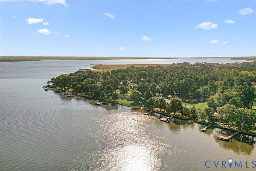 Water Access/Water View Brick Rancher in the well-established - photo 21