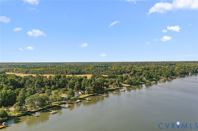 Water Access/Water View Brick Rancher in the well-established - photo 22