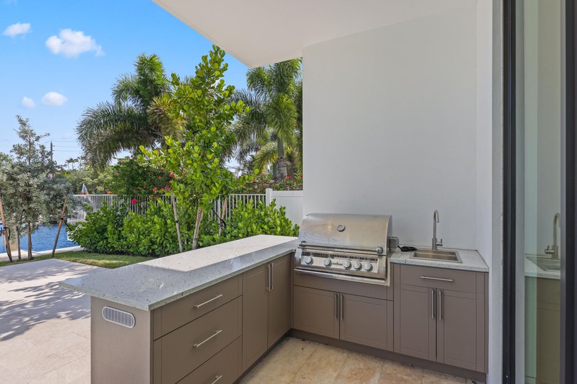 Brand-new modern waterfront estate offering the ultimate South - photo 22