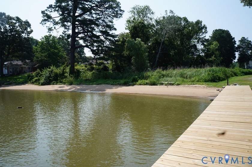 Water Access/Water View Brick Rancher in the well-established - photo 23