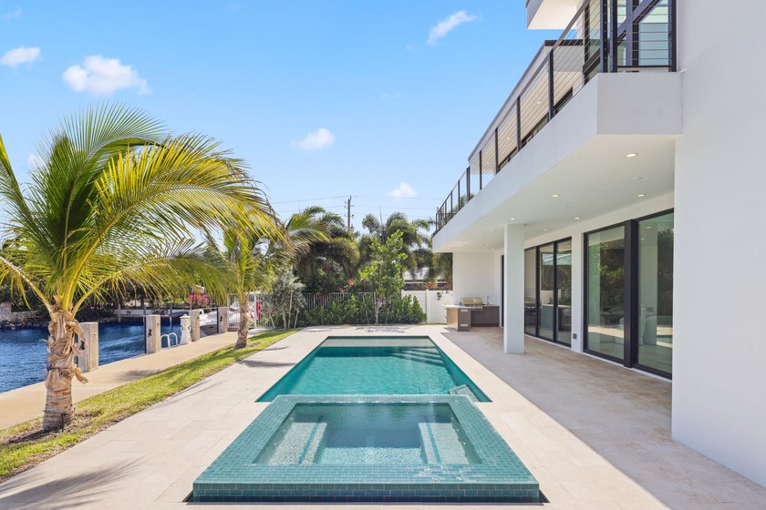 Brand-new modern waterfront estate offering the ultimate South - photo 23