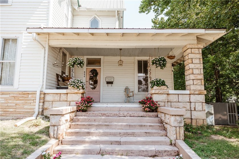 Step into a piece of Ozark history, built in 1879 &amp; thoughtfully - photo 4