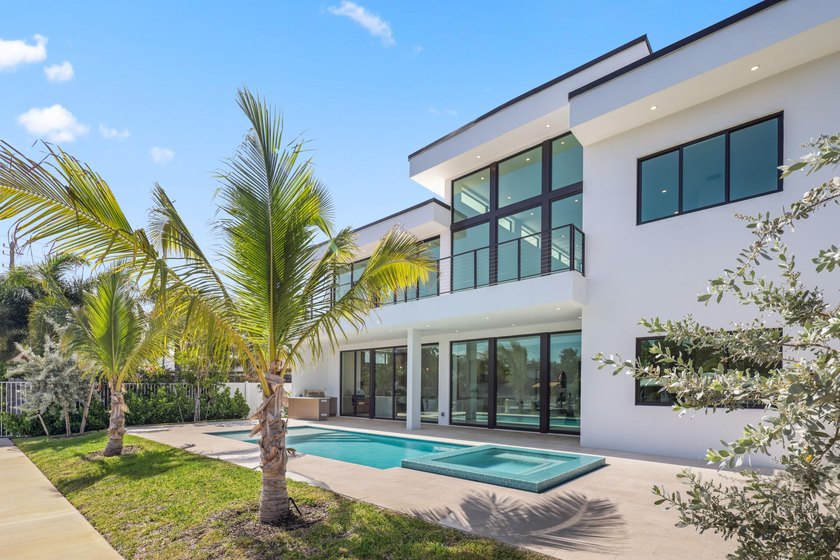Brand-new modern waterfront estate offering the ultimate South - photo 24