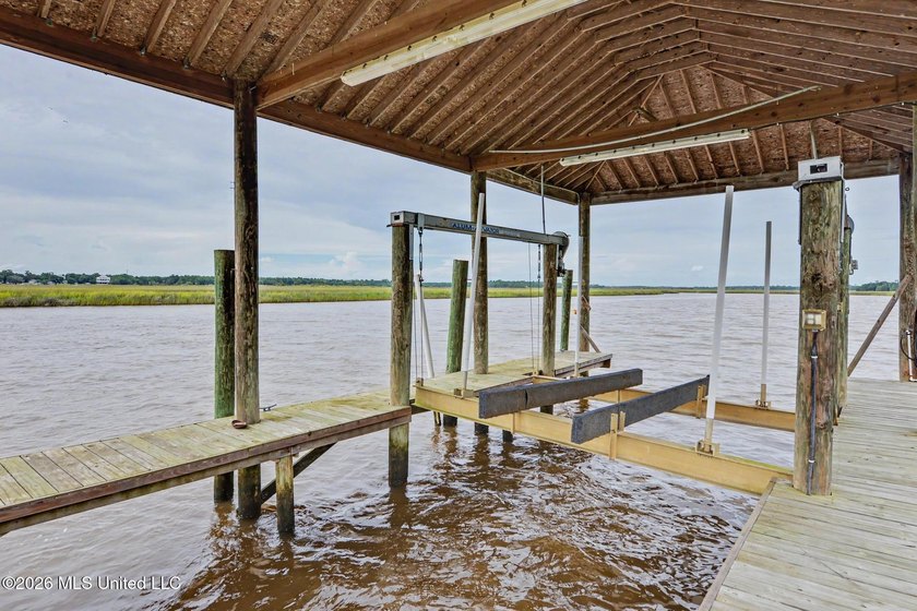 Discover a rare opportunity to own 12.65 acres of waterfront - photo 4