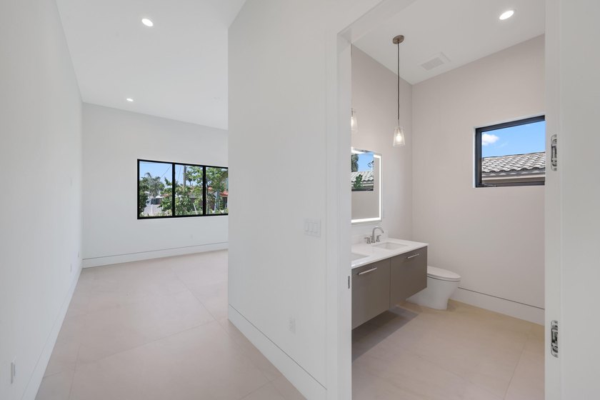 Brand-new modern waterfront estate offering the ultimate South - photo 35
