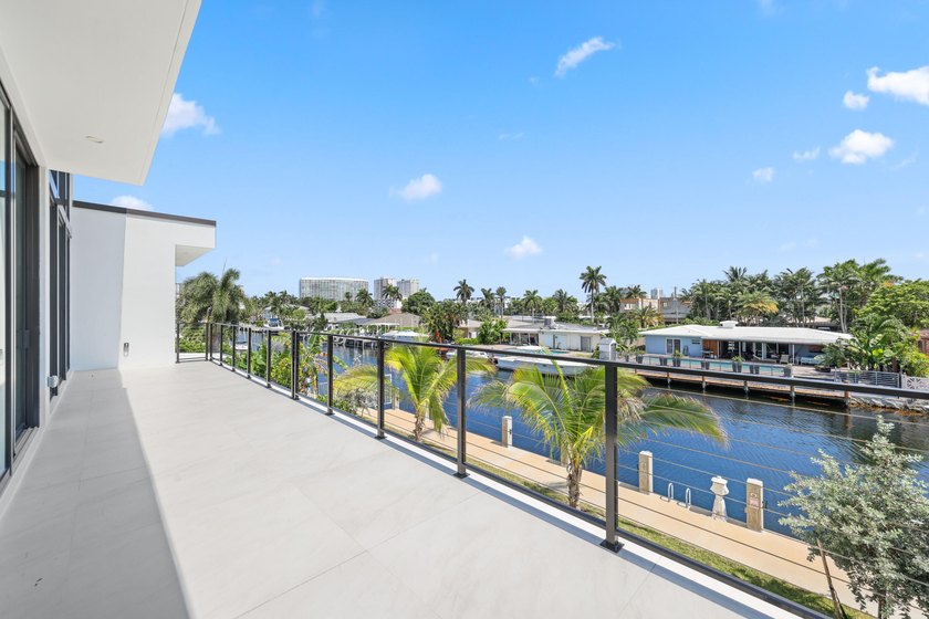 Brand-new modern waterfront estate offering the ultimate South - photo 36