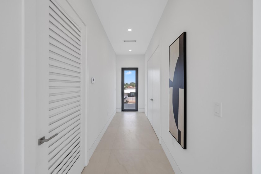 Brand-new modern waterfront estate offering the ultimate South - photo 37