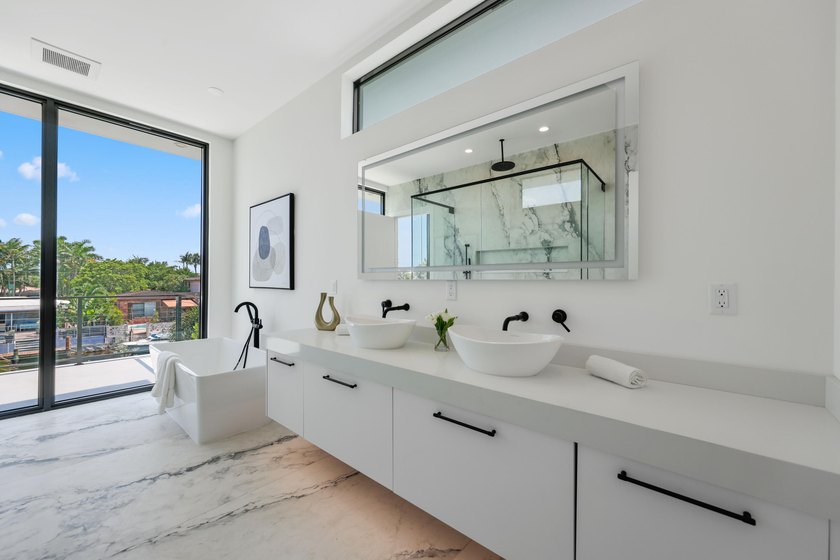 Brand-new modern waterfront estate offering the ultimate South - photo 42