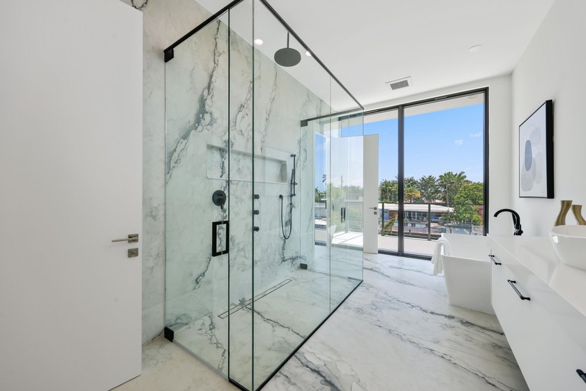 Brand-new modern waterfront estate offering the ultimate South - photo 43