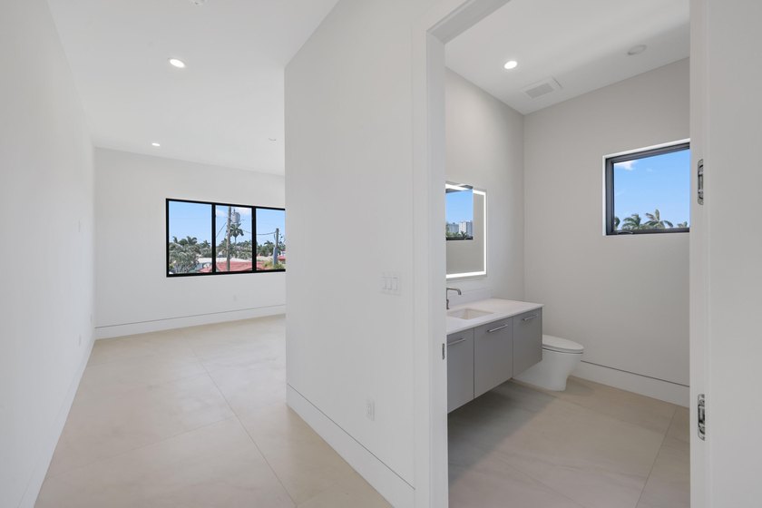 Brand-new modern waterfront estate offering the ultimate South - photo 47