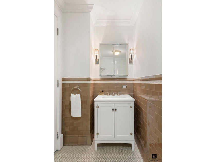 Just listed. Masterfully Renovated Prewar One-Bedroom at The - photo 6