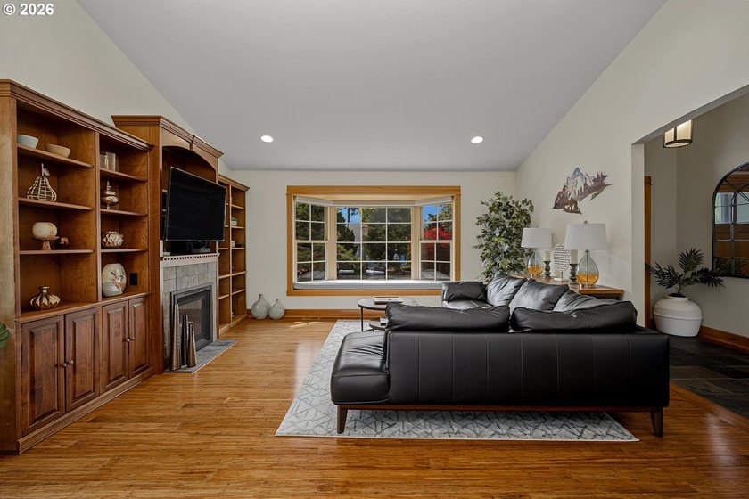 Set in the scenic community of Stevenson, this beautiful home - photo 6