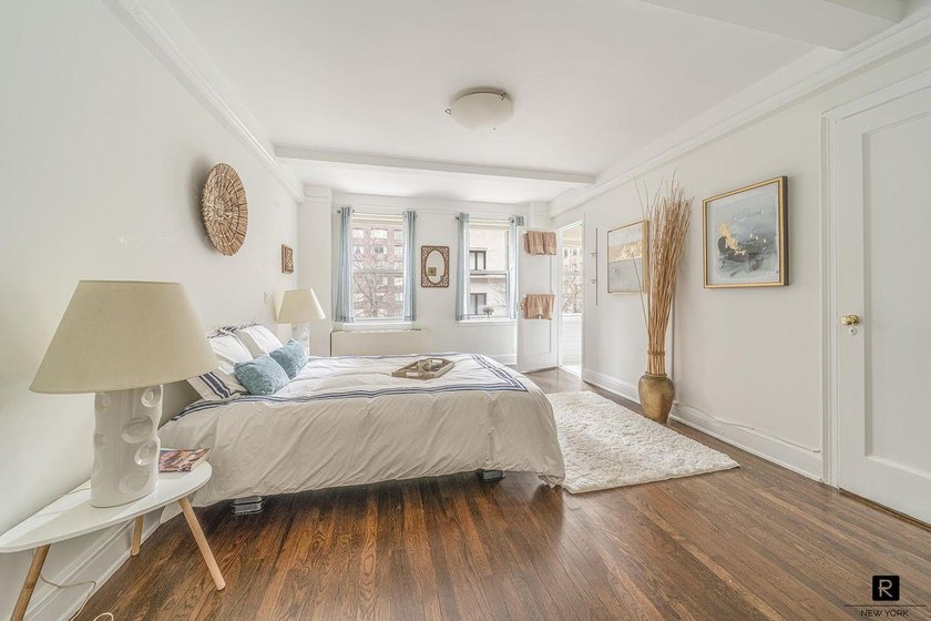 Rarely Available. Quietly Exceptional. An excellent-condition - photo 3