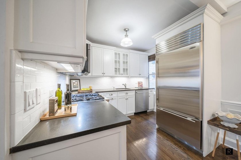 Rarely Available. Quietly Exceptional. An excellent-condition - photo 6
