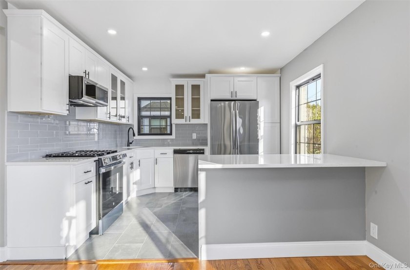 Beautifully renovated one-family home in the heart of North - photo 3