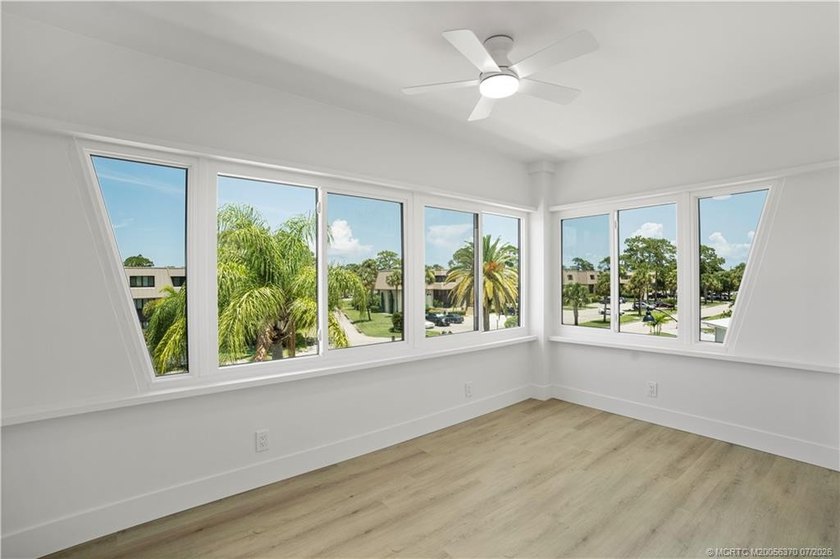 QUALITY, HIGH CALIBER, COMPLETELY RENOVATED w/ High Grade - photo 7