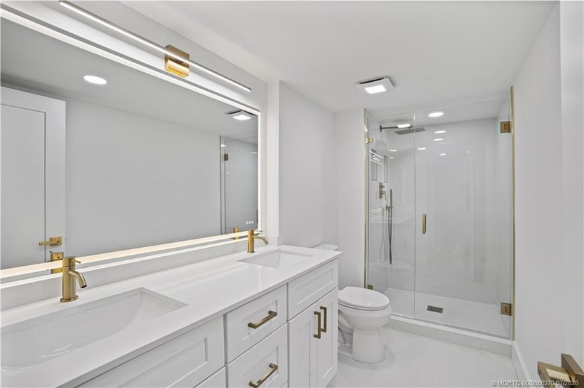QUALITY, HIGH CALIBER, COMPLETELY RENOVATED w/ High Grade - photo 10